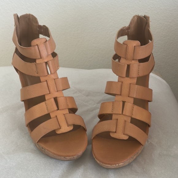 Sandal - Picture 4 of 4